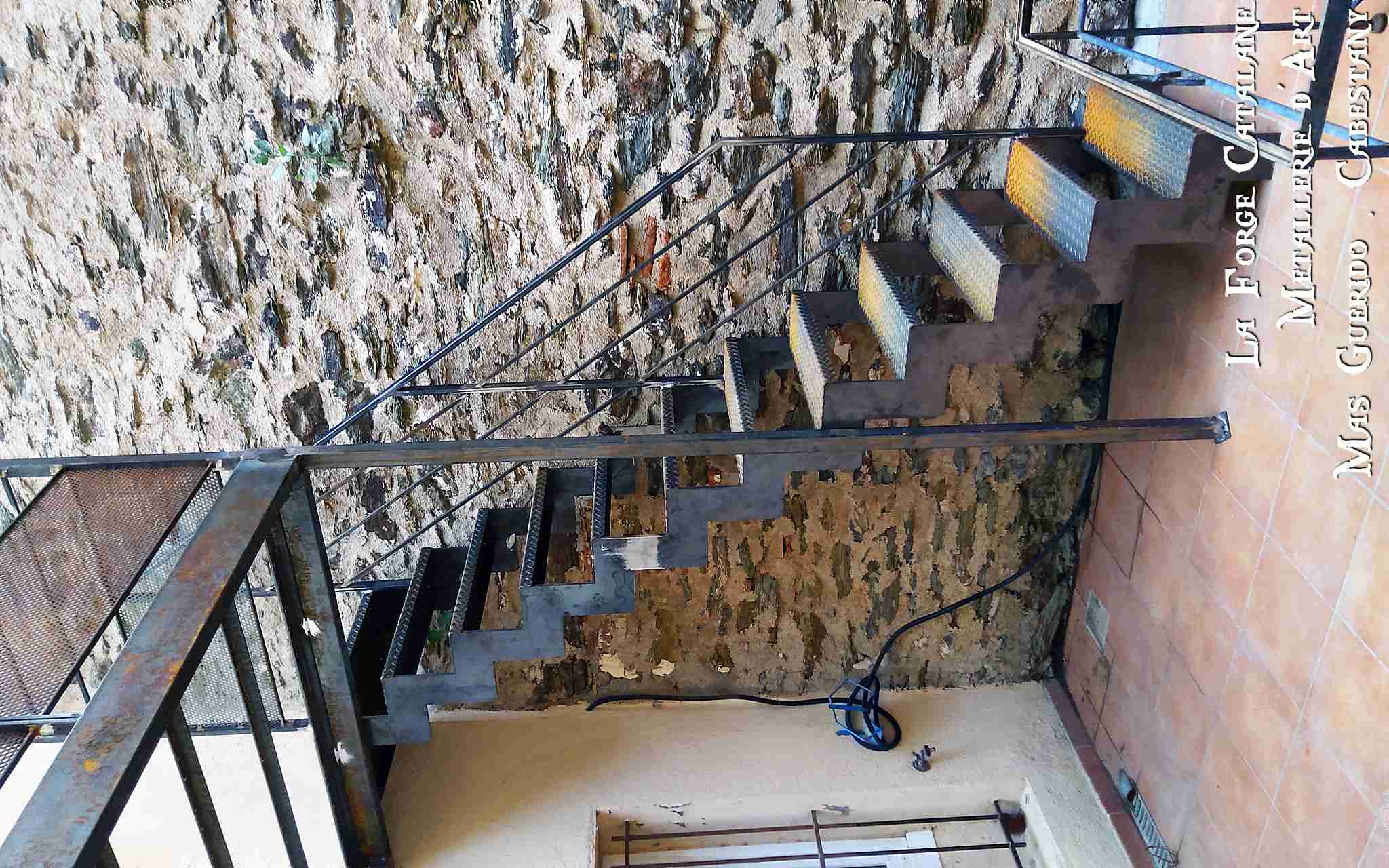 escalier en fer marches en tole larmee  forge catalane.jpg